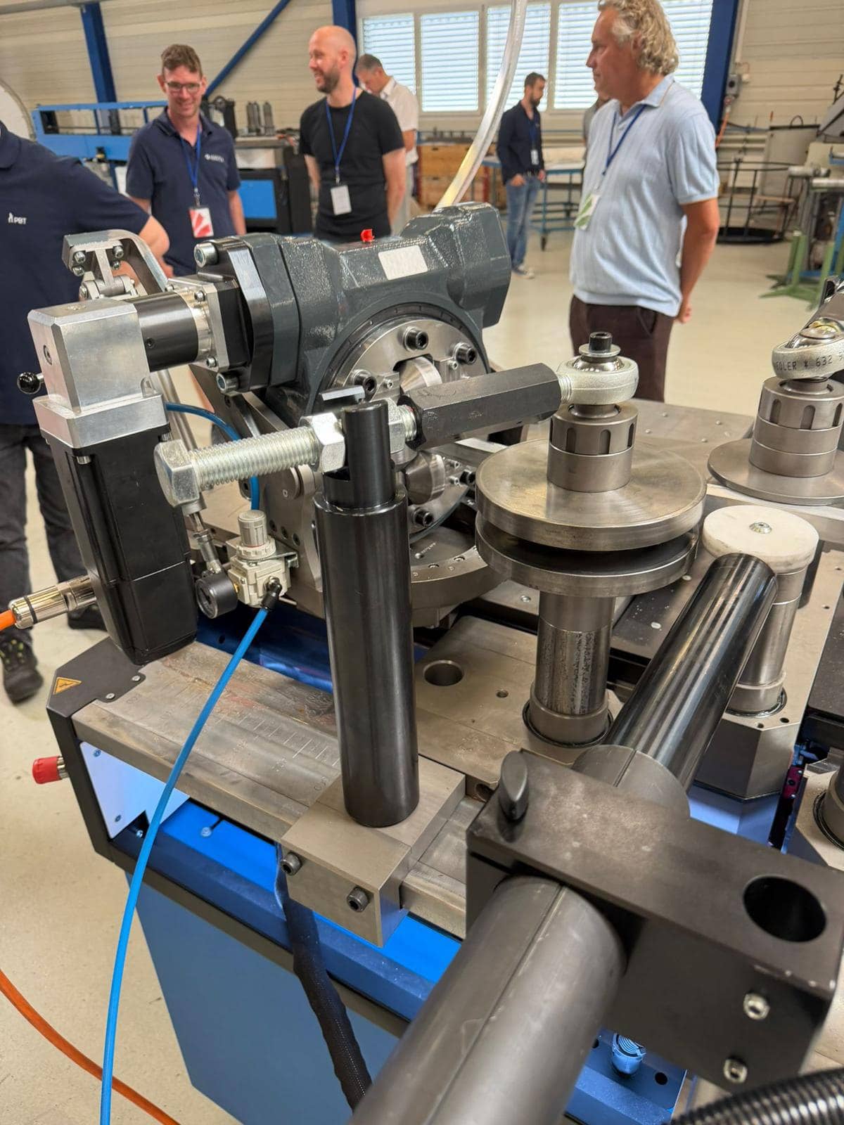 Walser bij CNC-profielwalsmachine