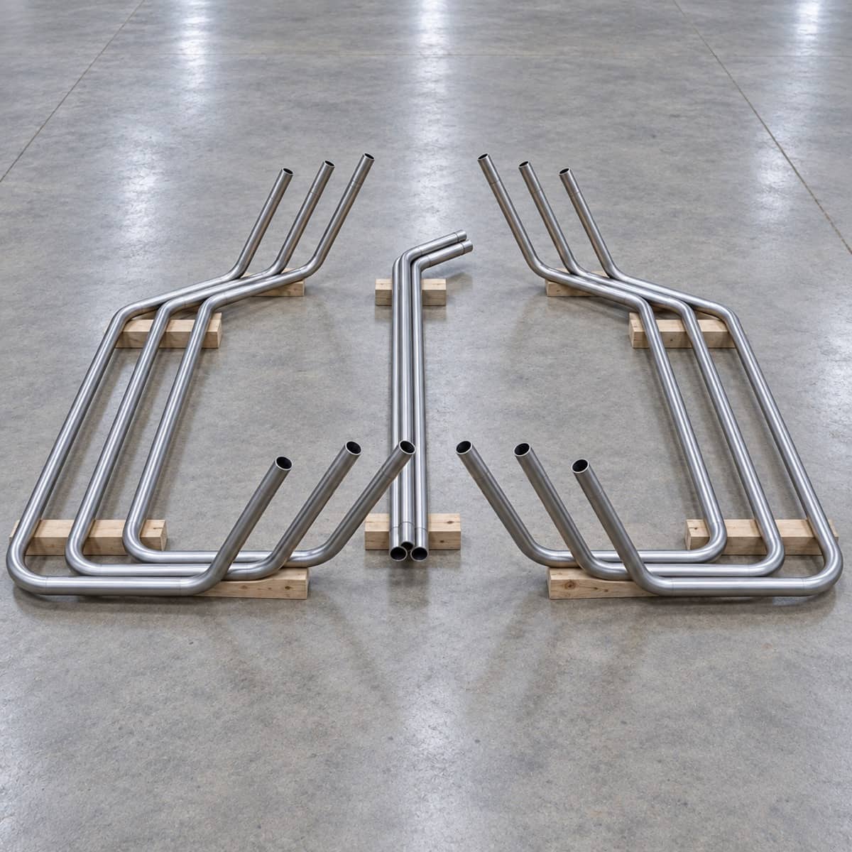 Serie gebogen stalen buisframes voor een voertuiginterieur