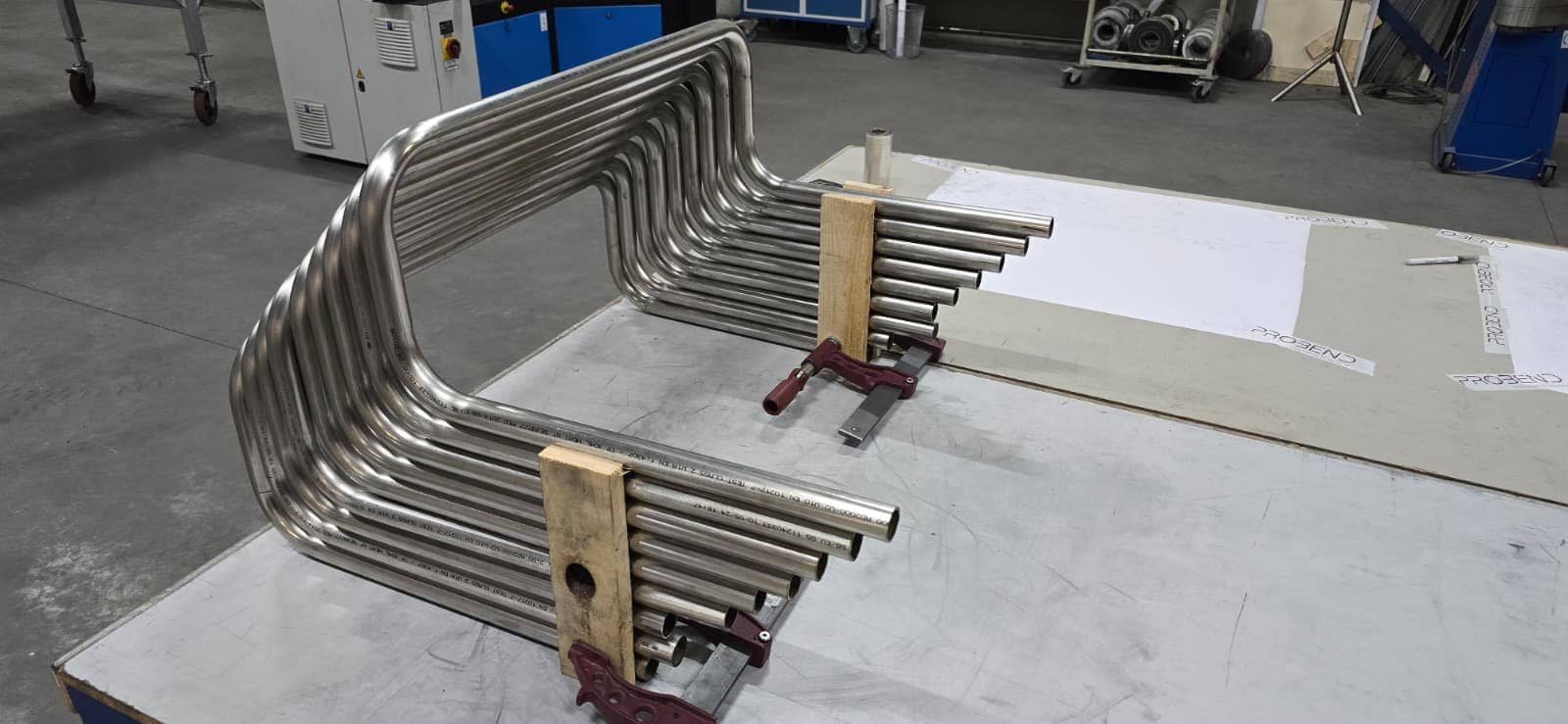 Leuningprofielen op werktafel