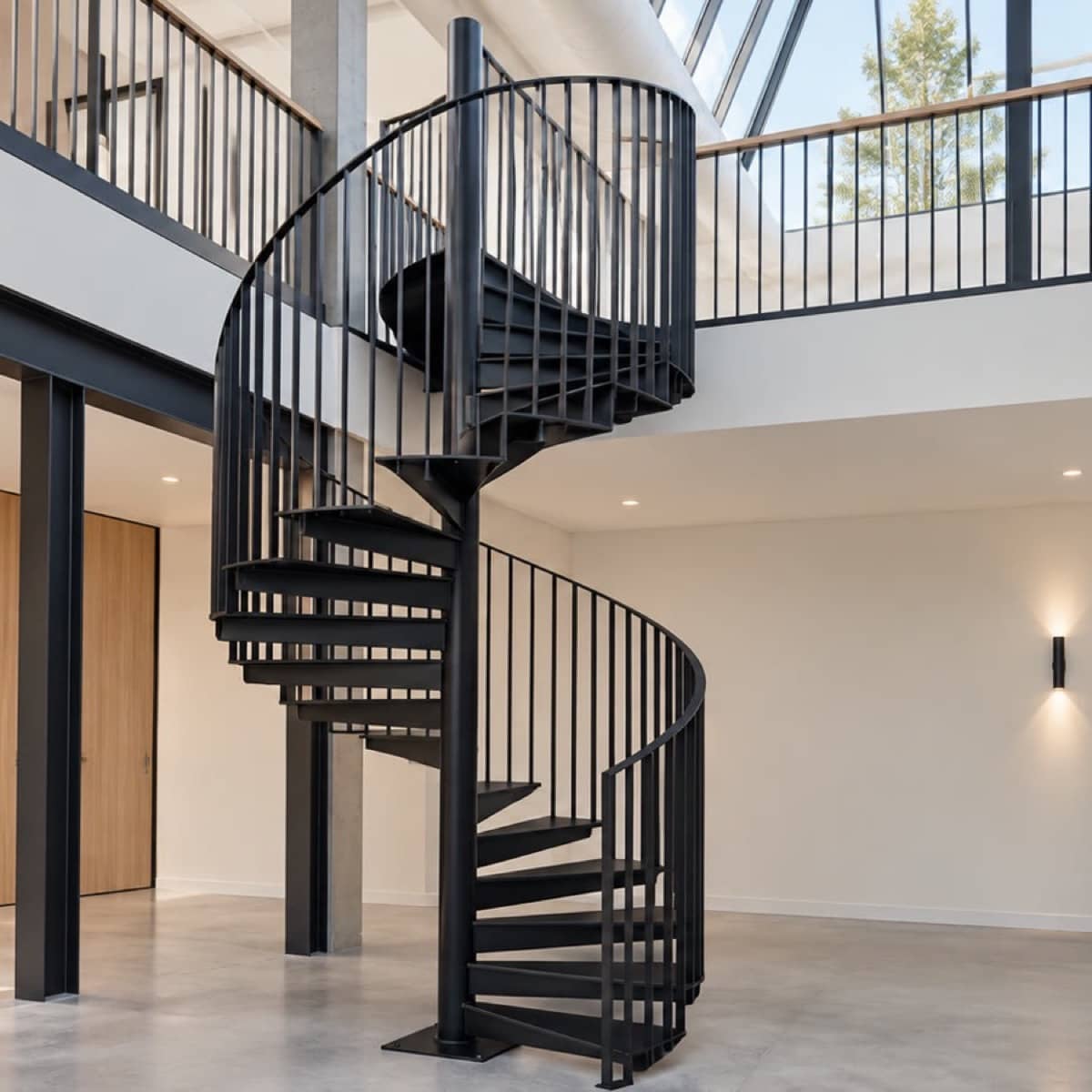 Gebogen balustrade in interieurproject