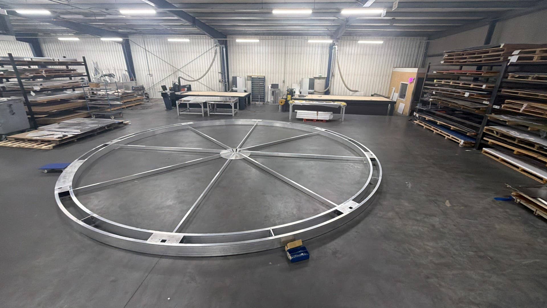 Groot rond constructiedeel gewalst voor bouwkundig maatwerk