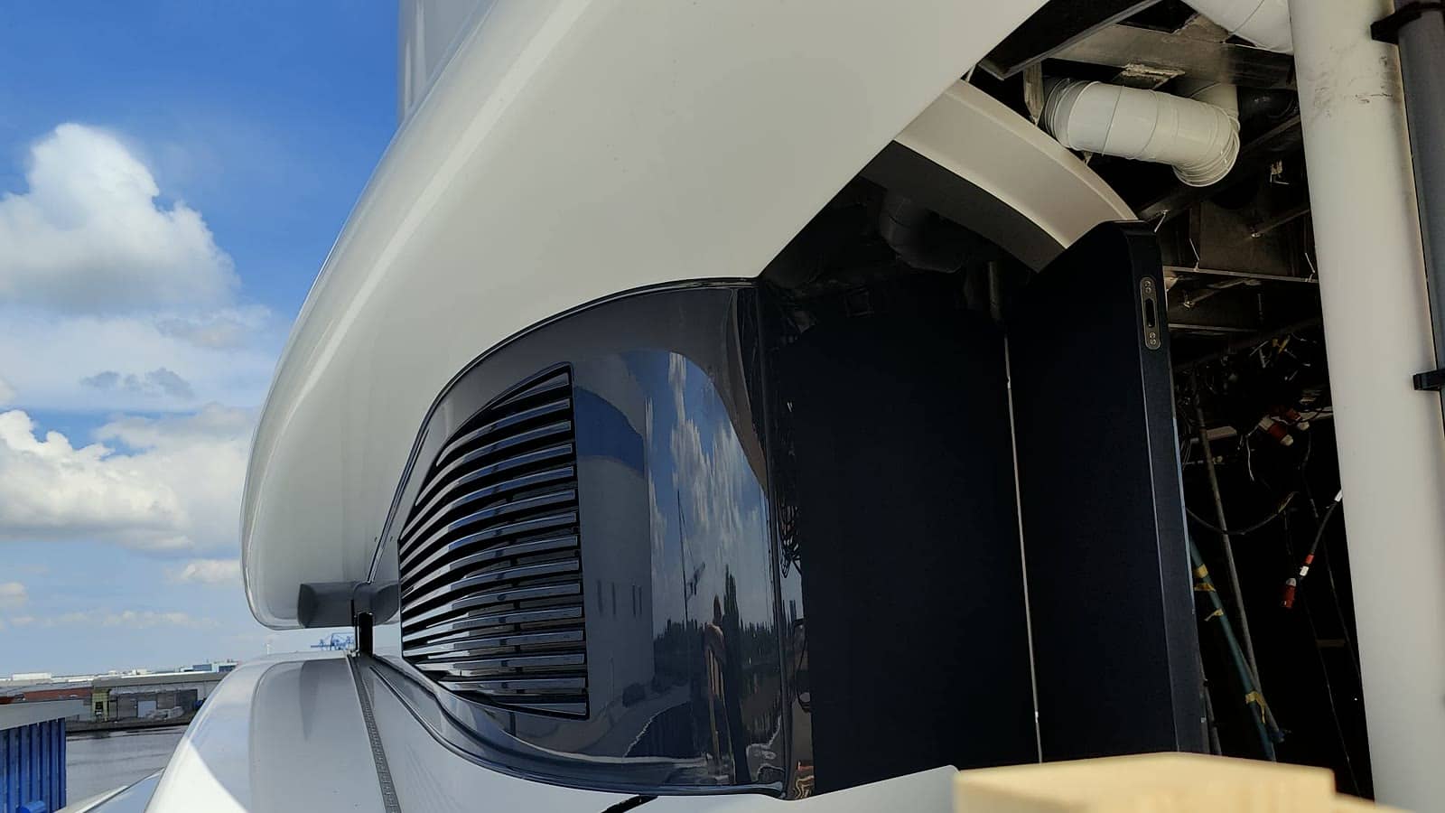 Gebogen relingprofielen toegepast in scheepsbouw